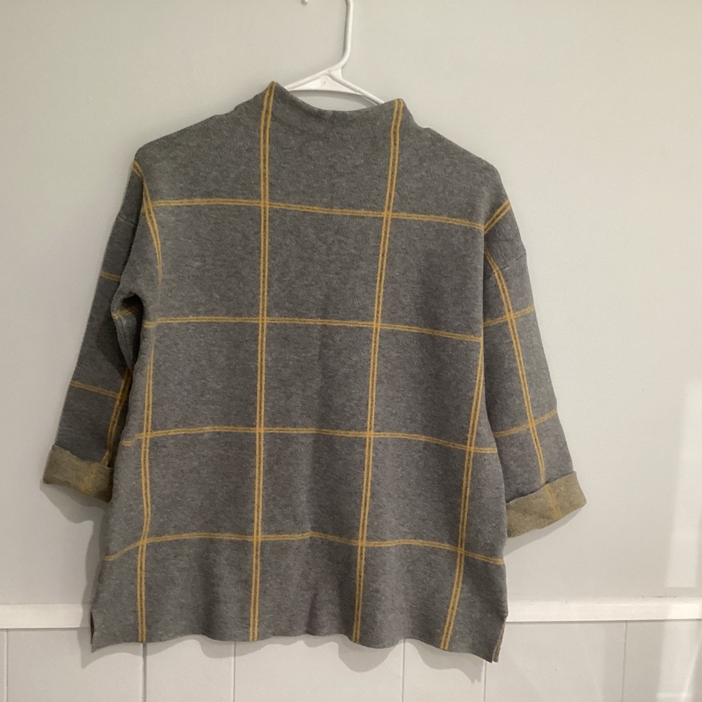 TAHARI sweater sizeM